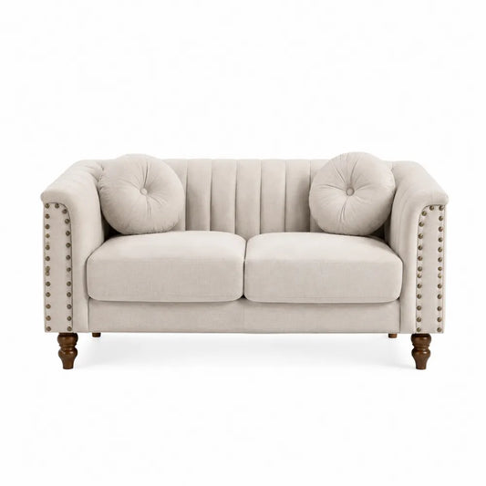 Canapé 2 places 150 cm x 82 cm x 76 cm tissu polyester beige pieds bois massif accoudoirs cloutés coussins ronds